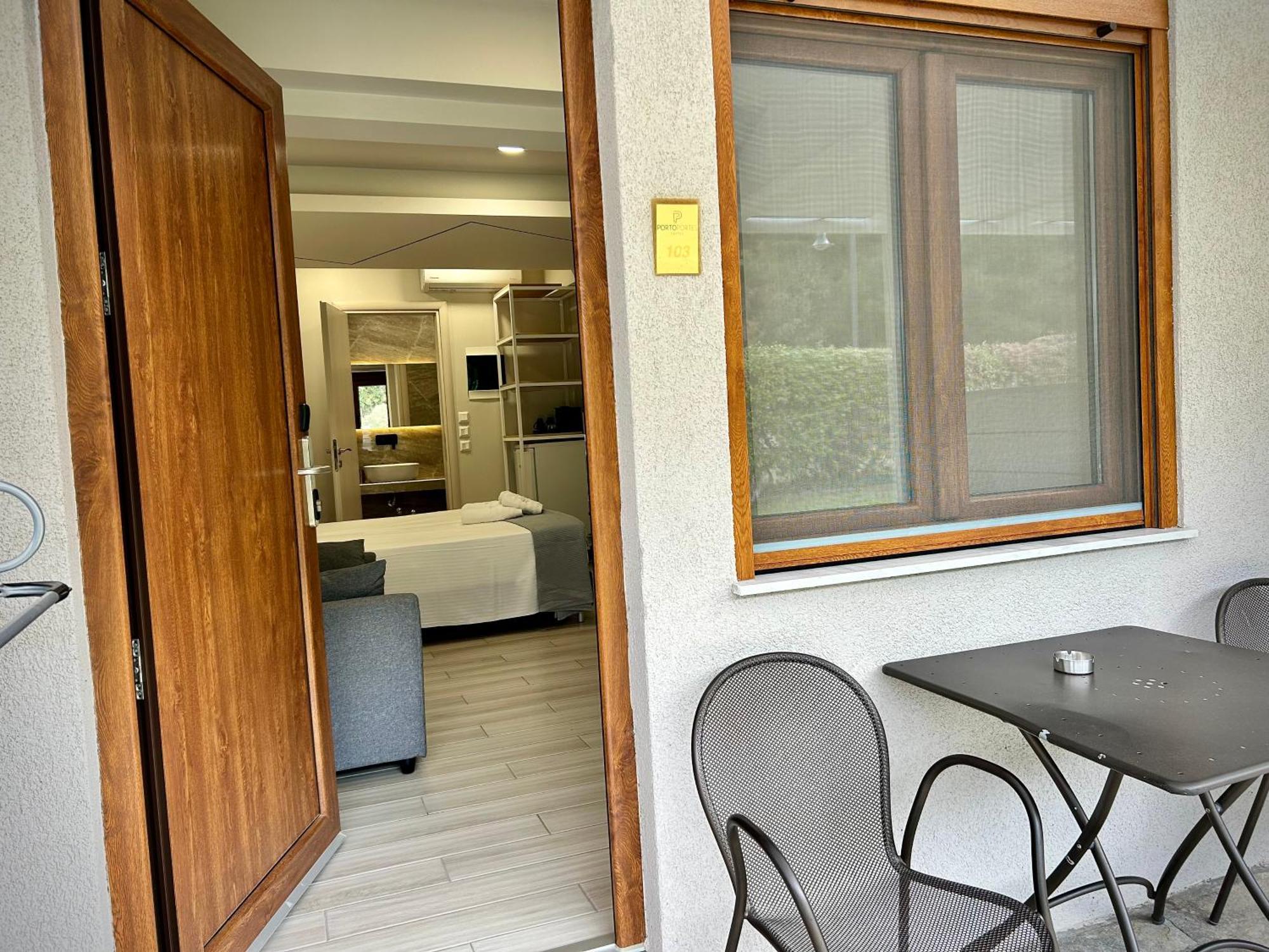 Porto Portes Suites Néa Potídea Kültér fotó