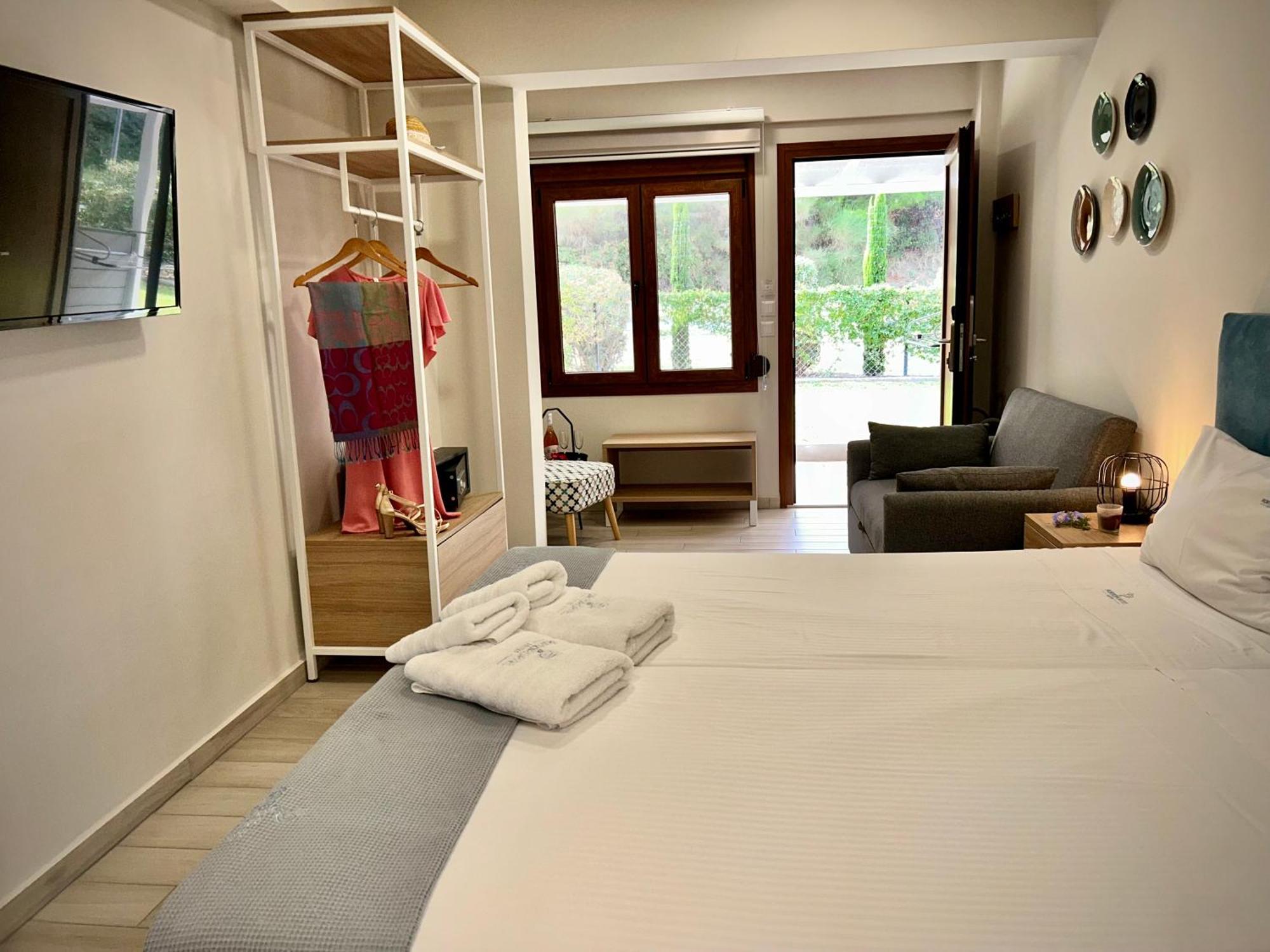 Porto Portes Suites Néa Potídea Kültér fotó